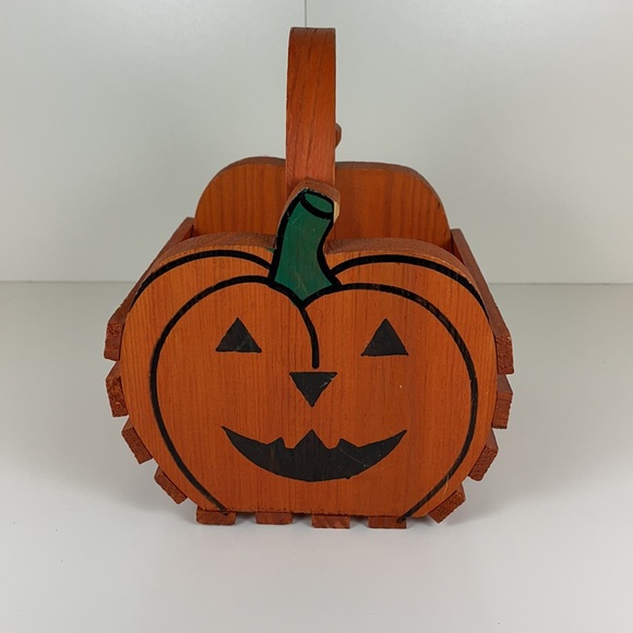 Cute Handcrafted Pumpkin 🎃 Basket Sawmill Critter - Picture 3 of 8